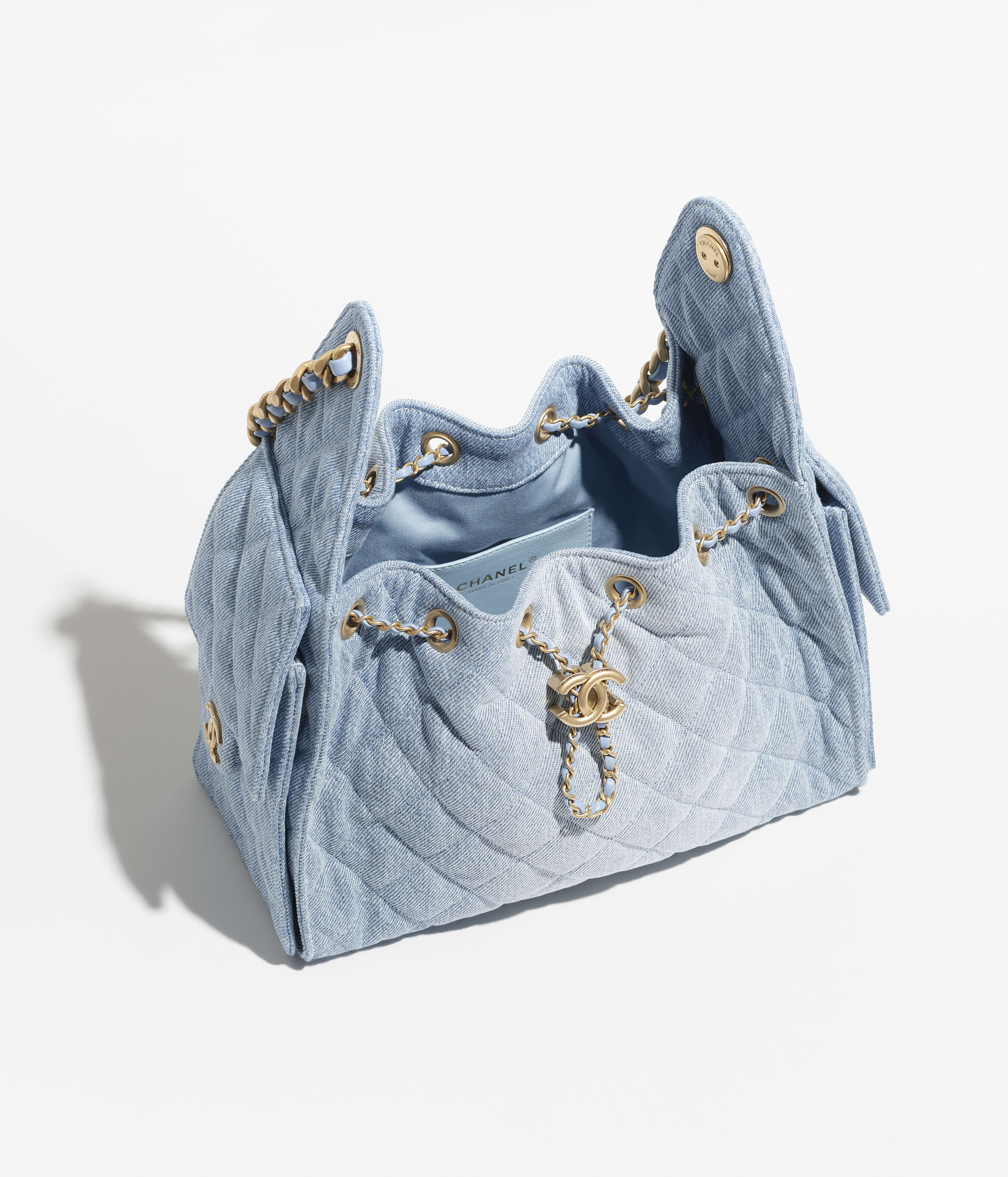 CHANEL 25 Small Handbag - Blue - 